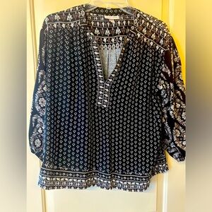 Top Casual, 3/4 sleeve with elastic wrist. 100% Rayon by Knox Rose. NWOT, size M